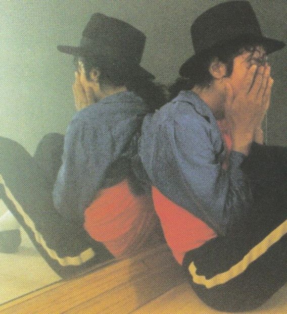 crying20michael - Michael Jackson cute wallpapers