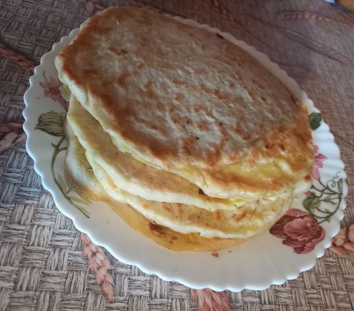 Turte la tigaie cu branza si marar - Retete 2