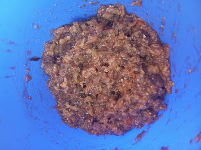 Lutita  - salata de vinete cu bulion si usturoi - Retete 2