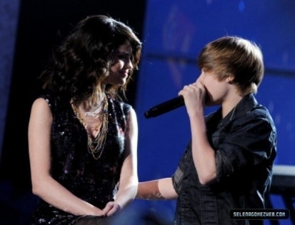 =^.^= Justin & Selena =^.^= - 0_0 Justin si Selena Gomez 0_0