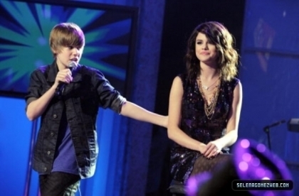 =^.^= Justin & Selena =^.^= - 0_0 Justin si Selena Gomez 0_0