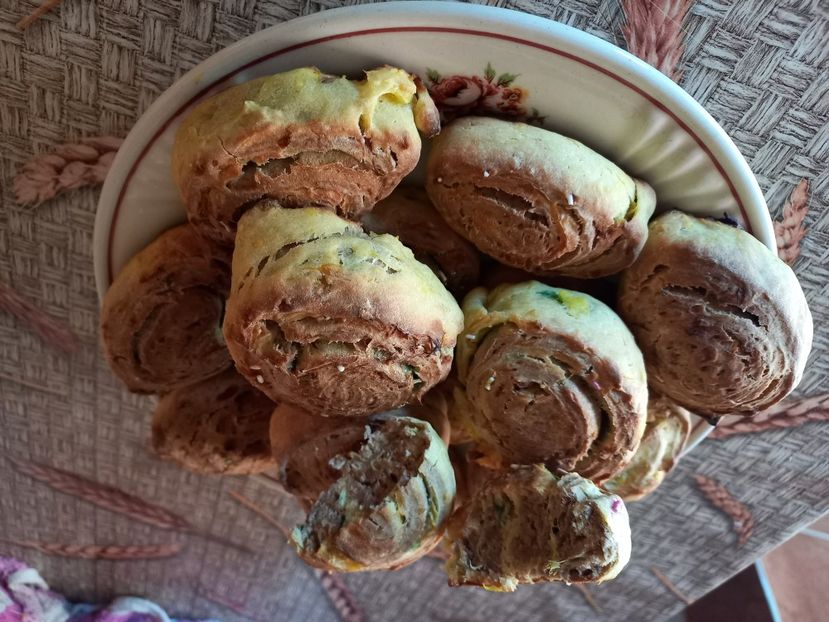 Biscuiti spirala cu bombonele portocala si cacao - Retete 2