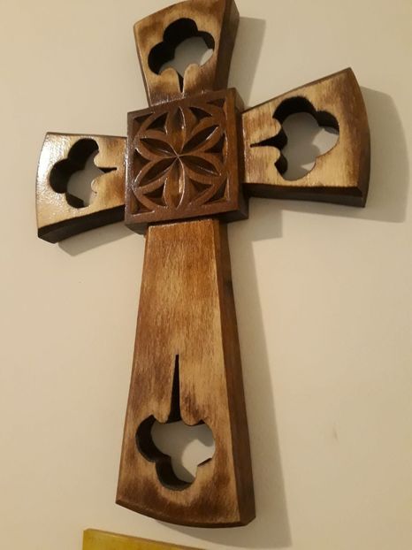 Cruce perete - Sculptura