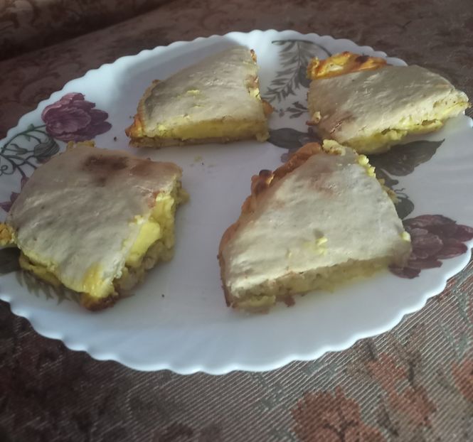 Placinta cu cascaval, smantana si ou - Retete 2