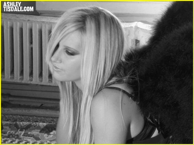 ashley-tisdale-crank-bts-02