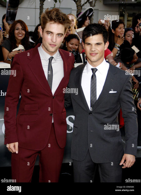 taylor-lautner-and-robert-pattinson-ERMX8K - crushii mei regi printi actori cantareti modeli