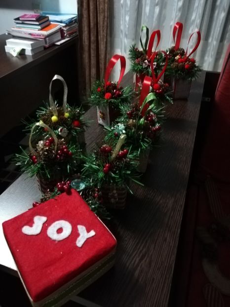  - DECORAȚIUNI DE CRACIUN