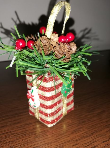  - DECORAȚIUNI DE CRACIUN