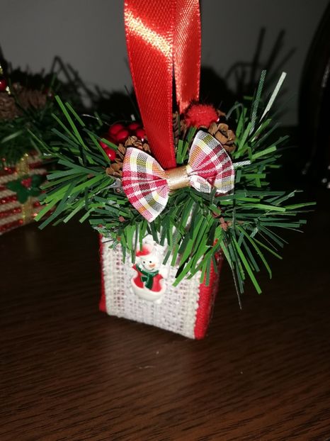  - DECORAȚIUNI DE CRACIUN