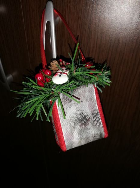  - DECORAȚIUNI DE CRACIUN