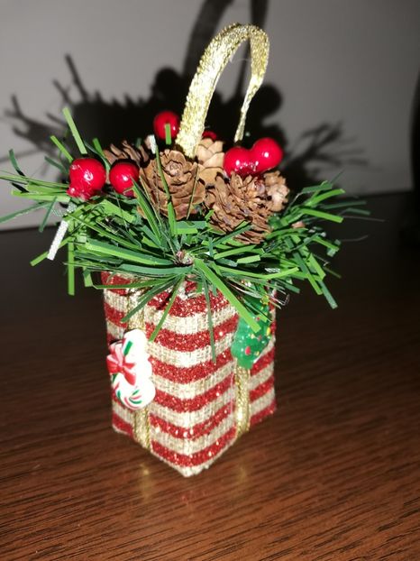  - DECORAȚIUNI DE CRACIUN