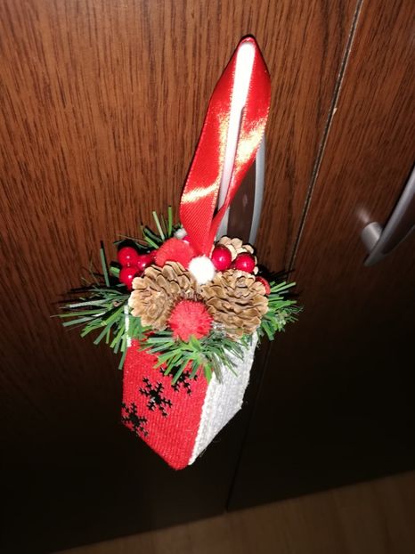  - DECORAȚIUNI DE CRACIUN