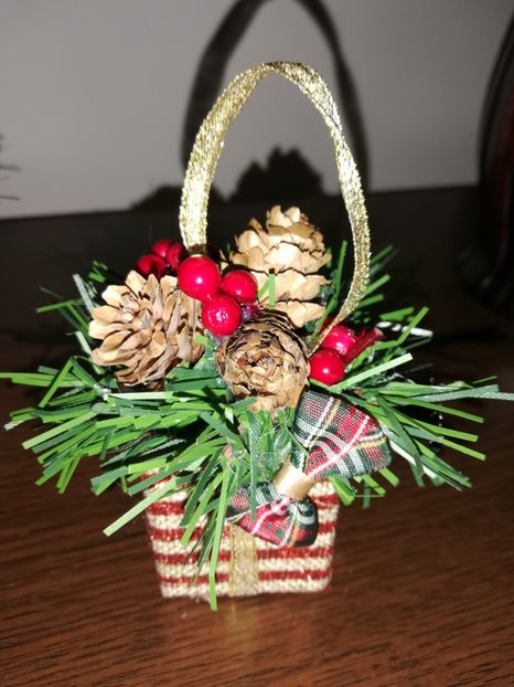  - DECORAȚIUNI DE CRACIUN