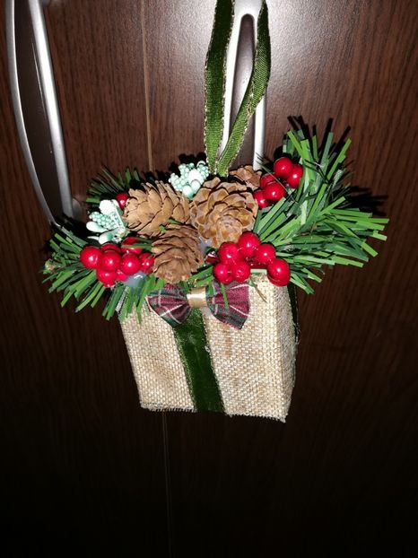  - DECORAȚIUNI DE CRACIUN