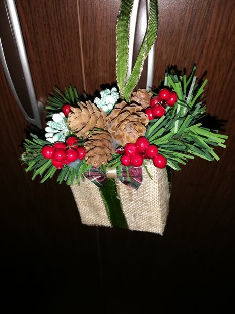  - DECORAȚIUNI DE CRACIUN