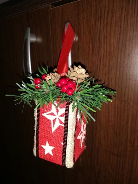  - DECORAȚIUNI DE CRACIUN