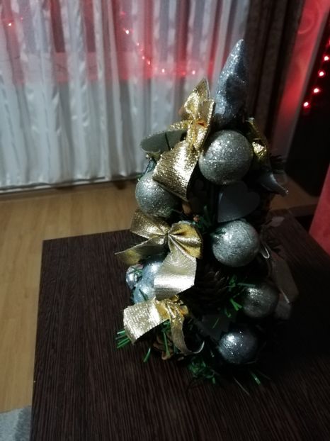  - DECORAȚIUNI DE CRACIUN