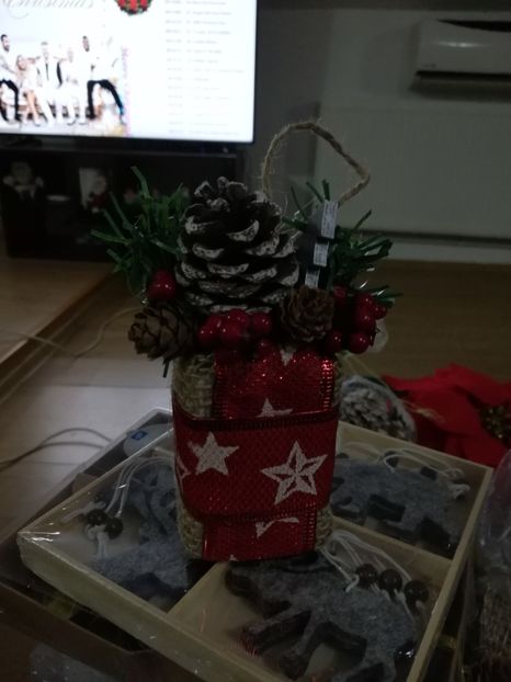  - DECORAȚIUNI DE CRACIUN