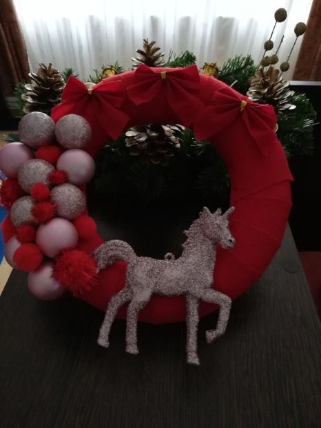  - DECORAȚIUNI DE CRACIUN