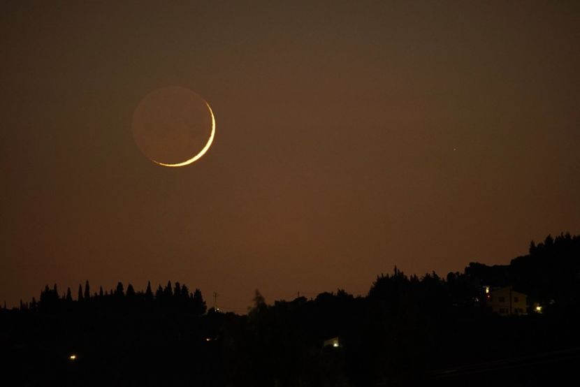 Luna noua in Leu - Luna - Soarele si norii - 3