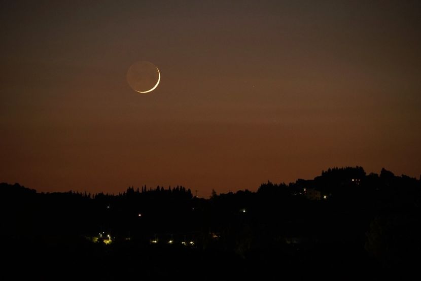 Luna noua in Leu - Luna - Soarele si norii - 3