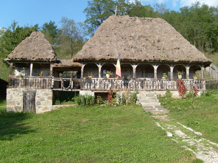 casa trditonala romaneasca; casa unde a locuit Crisan, erou al rascoalei de la 1784
