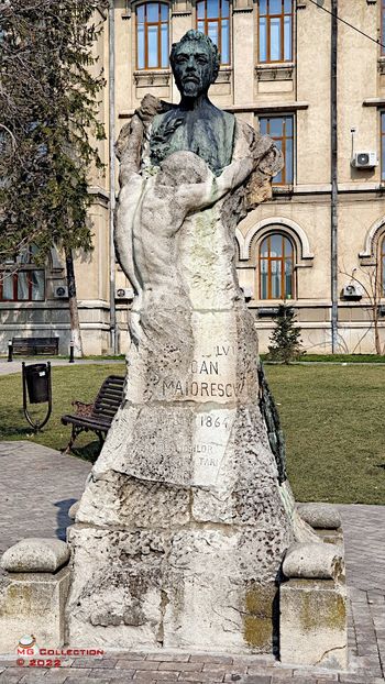 Statuie I.Maiorescu 1 - CRAIOVA