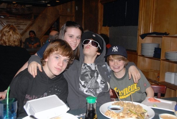 =^.^= Justin, Caitlin, Cristian & Ryan =^.^= - 0_0 Justin si fratii Beadles 0_0