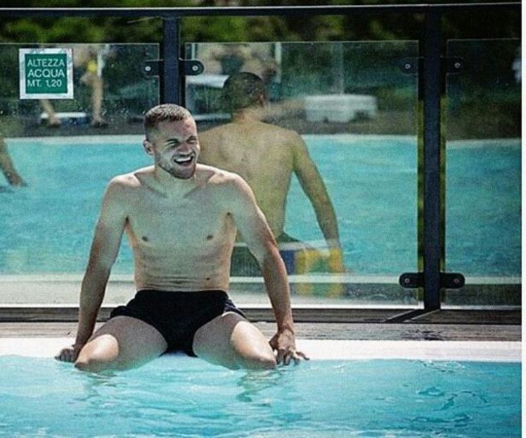 112876565_RYEKTAK-1 - guapos lindos