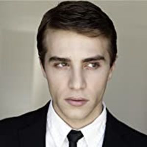 MV5BMjIyNTk3MzEyMF5BMl5BanBnXkFtZTgwNDYzNTMxMjE_._V1_UX200_CR0_0_200_200_AL_ - my luna