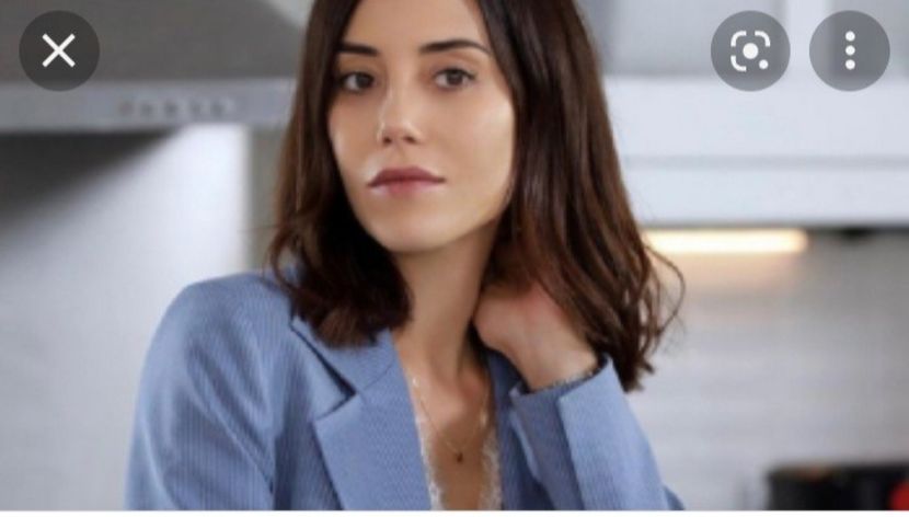 Sunt foarte ocupata fetelor. Plus ca vreau sa imi mai caut ceva de lucru. - Cautand-o pe Julieta capitolul 7