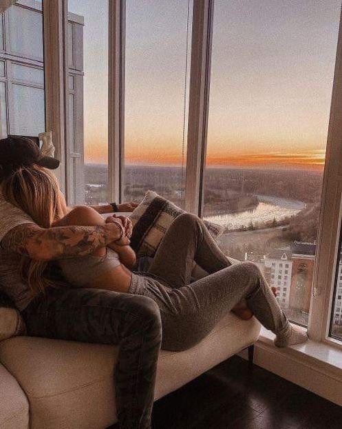 Trebuia sa se ocupe ea ca sa isi imbunatateasca reputatia. S-ar fi oferit ea, dar in afara de cateva - Cautand-o pe Julieta capitolul 7