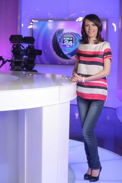 469540_430210040331552_1275674970_o - prezentatori prezentatoare adorate preferate placute