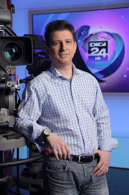 475300_430211286998094_130741288_o - prezentatori prezentatoare adorate preferate placute