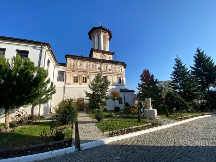 Biserica Veche - Arhiepiscopia Ramnicului