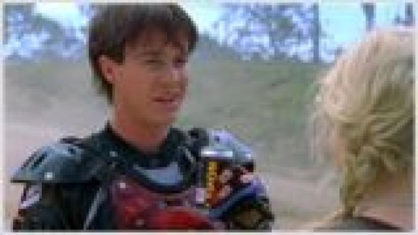 JVLZUWCYHILLXEQNOOF - knife and gun