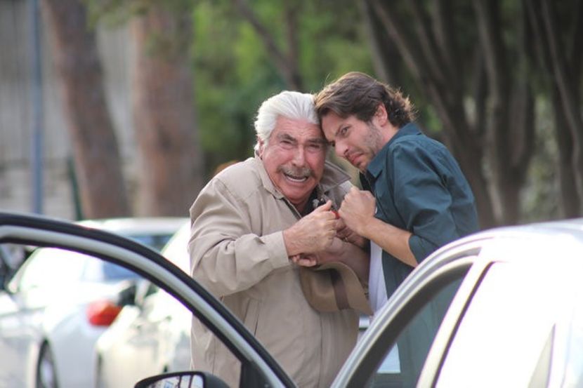 Hassan, Emre - Gulumse yeter