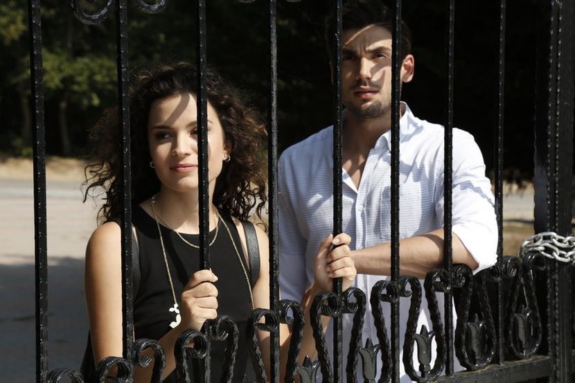 Yasemin ve Sarp - Gulumse yeter