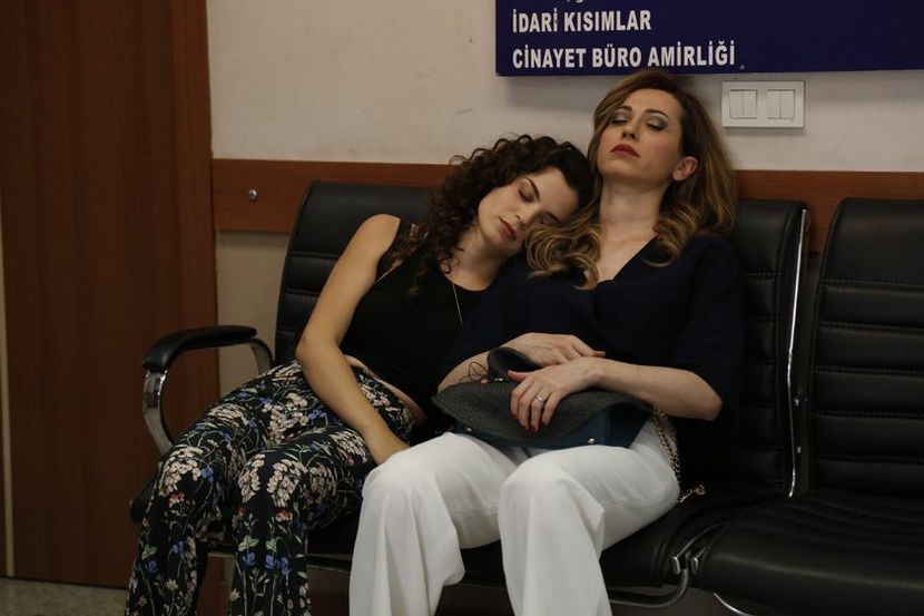 Yasemin, Nermin - Gulumse yeter