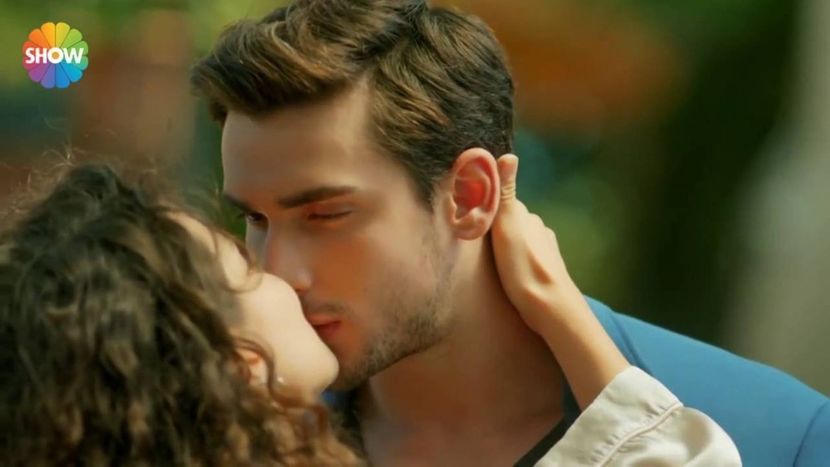 Yasemin ve Sarp - Gulumse yeter
