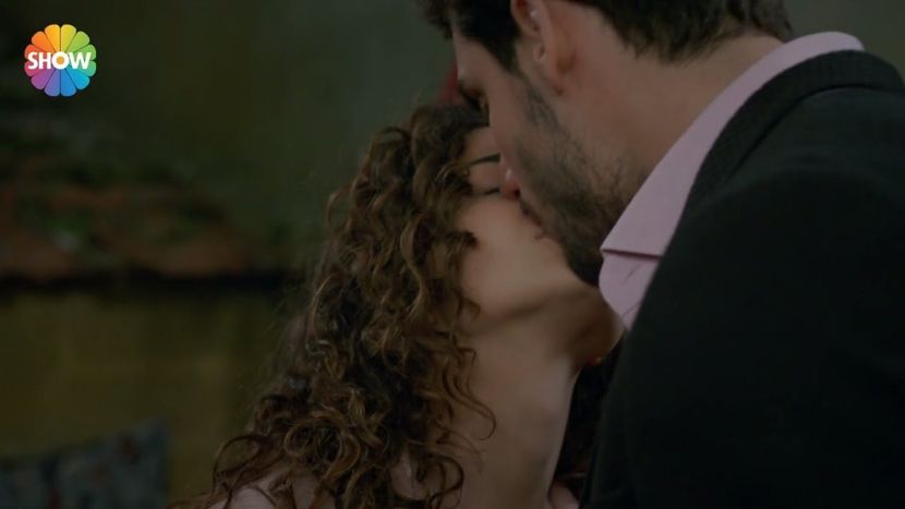 Yasemin ve Sarp - Gulumse yeter