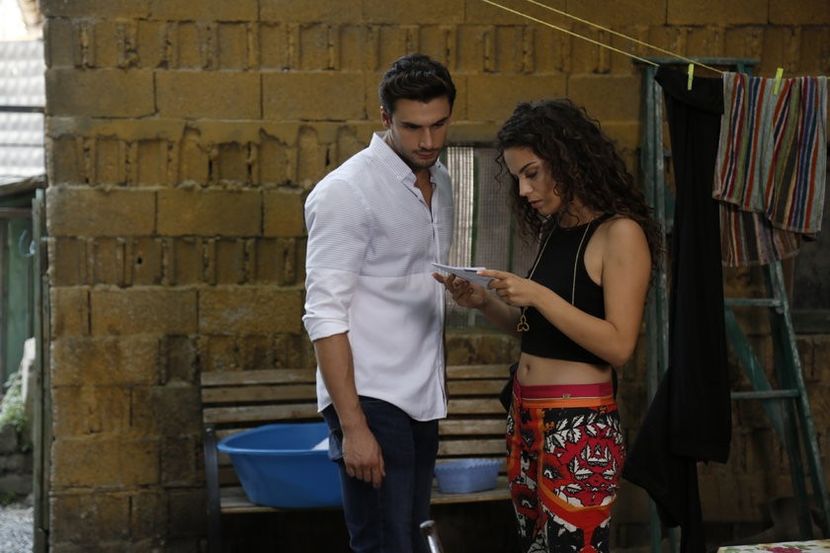 Sarp ve Yasemin - Gulumse yeter