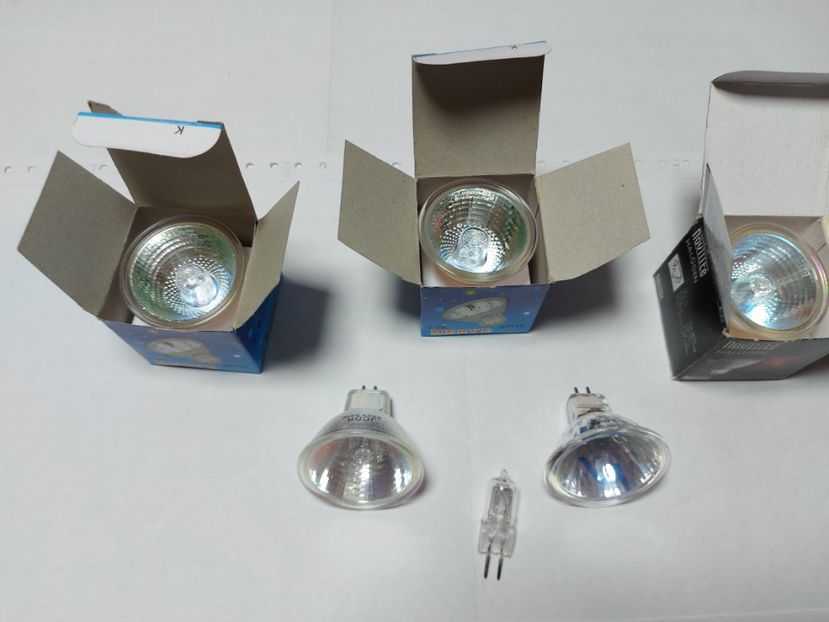 3 (3) - Becuri led si halogen