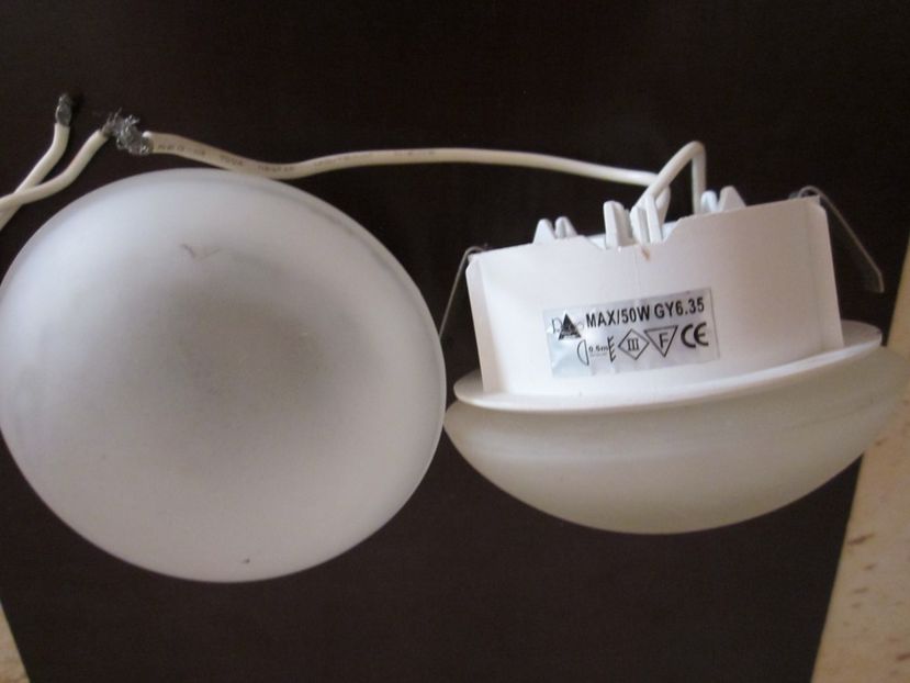 Spoturi (2) - Becuri led si halogen