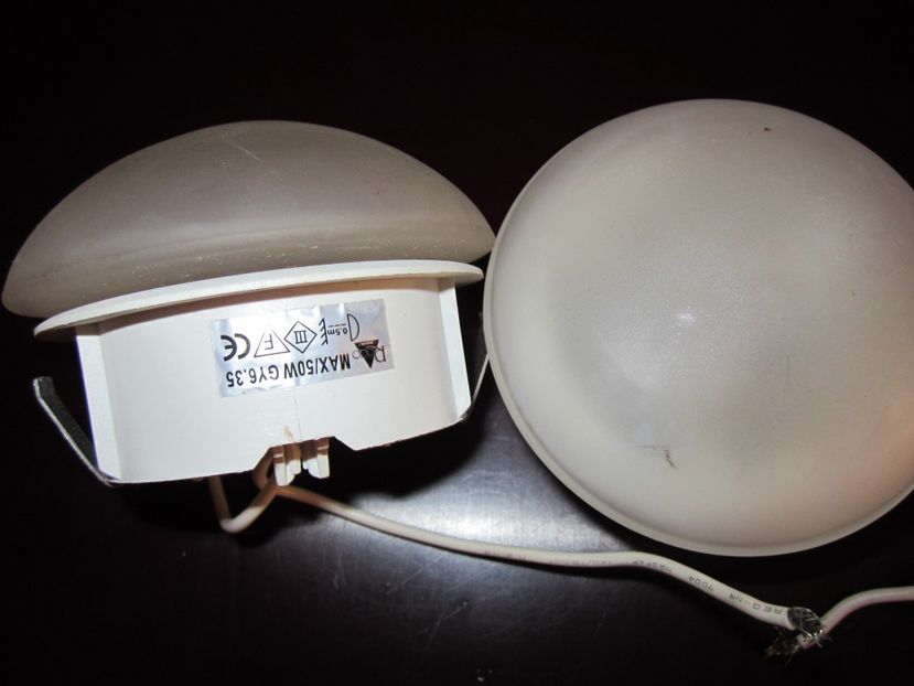 Spoturi (3) - Becuri led si halogen