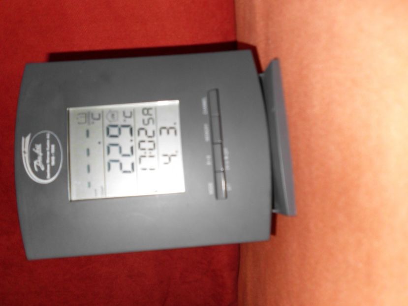 Ceas digital de birou afisaj LCD  data  temperatura interior - exterior  2 alarme (5) - Ceas afisaj 1