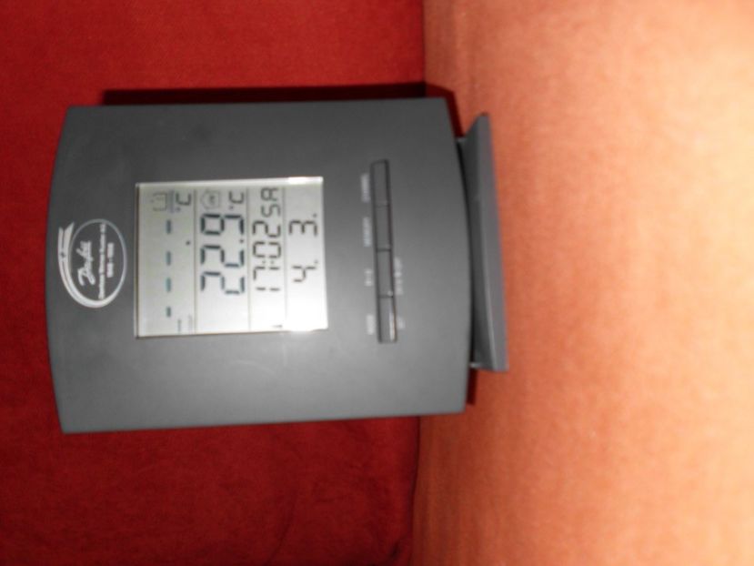Ceas digital de birou afisaj LCD  data  temperatura interior - exterior  2 alarme (6) - Ceas afisaj 1