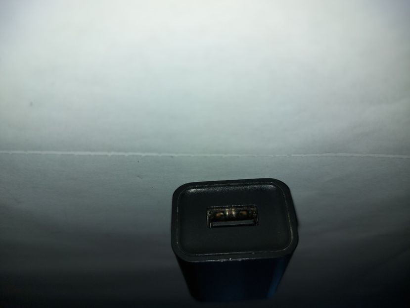  - Incarcator telefon USB