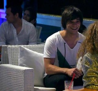 85079337_QIJKURB3-1 - vibes