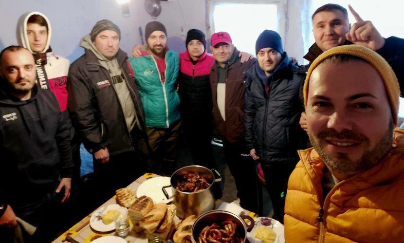  - 1--- AGH Contact 0766614616